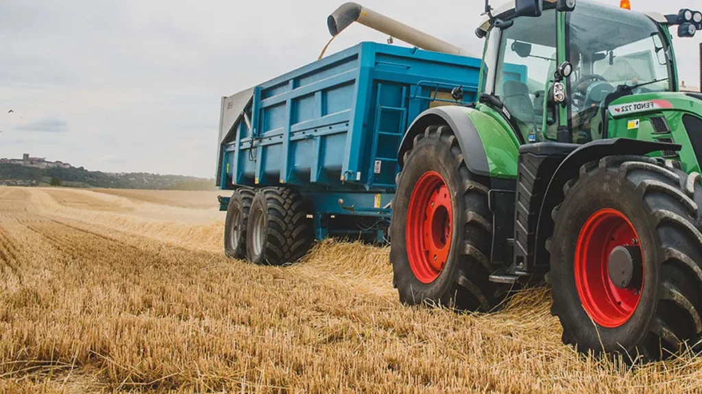 Using Agricultural Tipping Trailer Advantages
