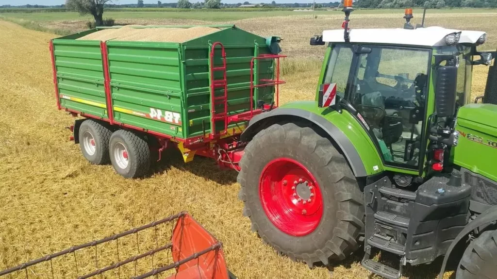 Using Agricultural Tipping Trailer Advantages
