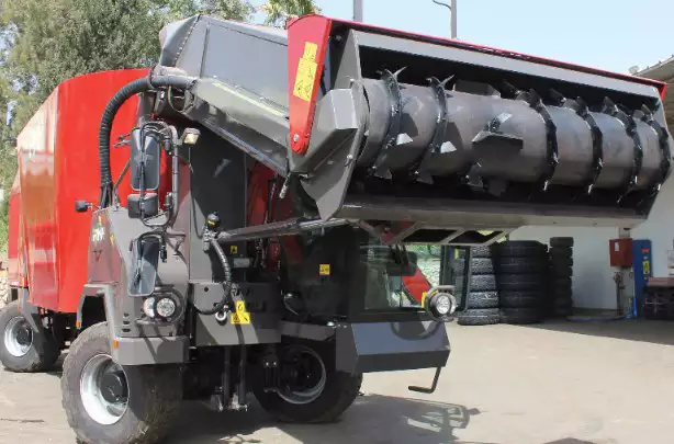 self-propelled-TMR-mixer