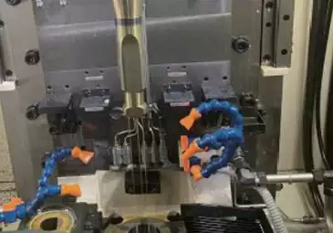 gear-broach machine