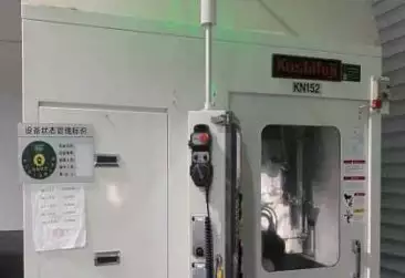 Gear hobbing machine
